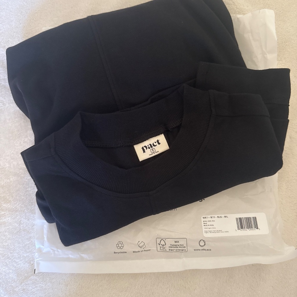 Pact womens airplane long sleeve poncho black M/L - Picture 5 of 5